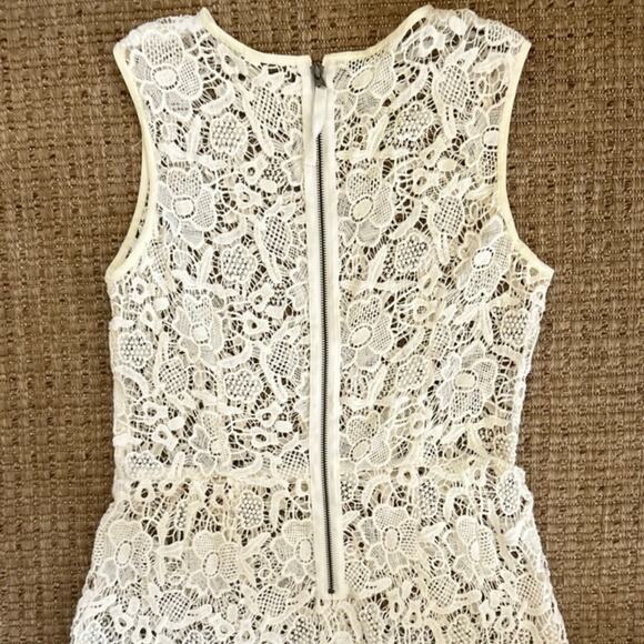 CAbi White Floral Lace Sleeveless Top with Back Zip – Size M - Picture 3 of 5